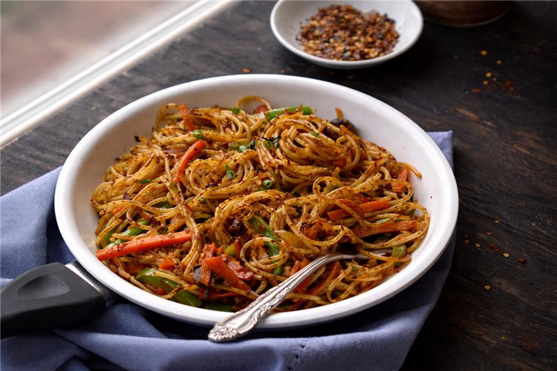 Schezwan Chicken Noodles